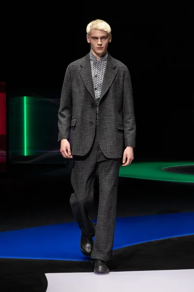 Look 28